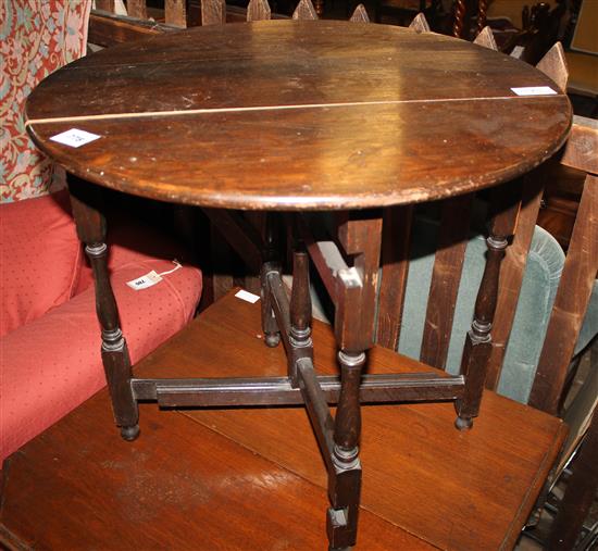 Oak circular gateleg table(-)